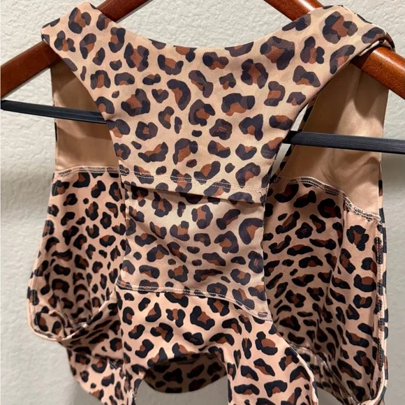 Leopard Print Crop Top Fabletics - Picture 5 of 5